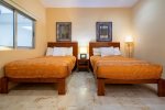Guest suite with 2 double beds